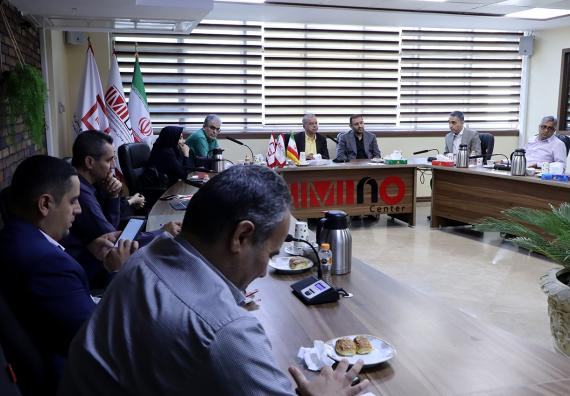 نشست هم اندیشی با شرکت سرمایه گذار خطر پذیر حرکت اول در مرکز ایمینو